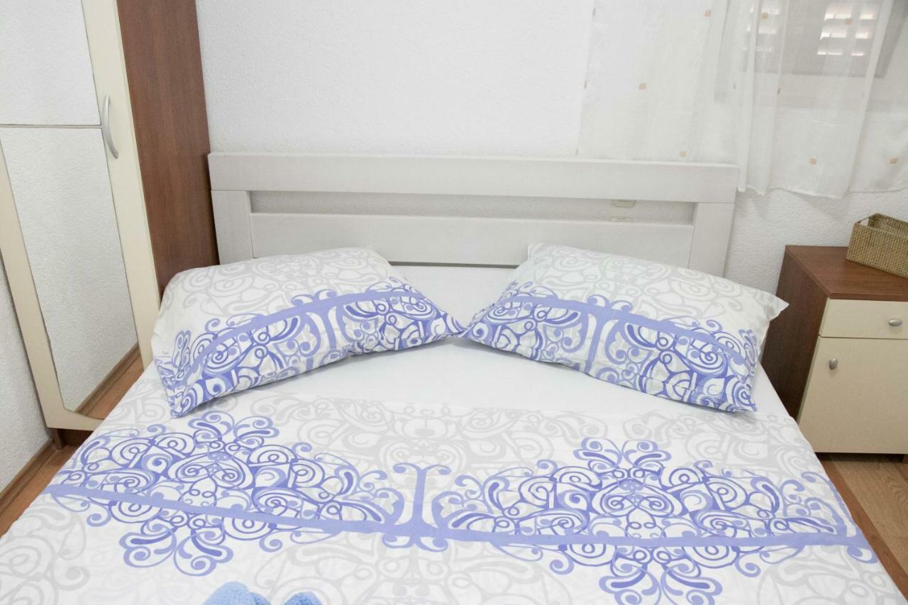 Apartment Lorena Sevid Bagian luar foto