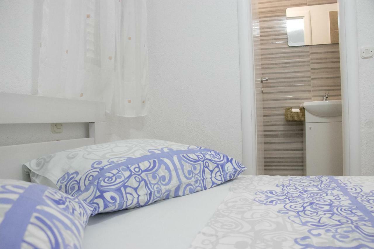 Apartment Lorena Sevid Bagian luar foto