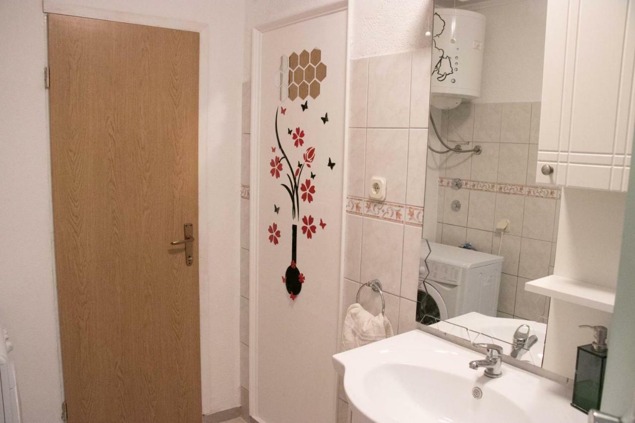 Apartment Lorena Sevid Bagian luar foto