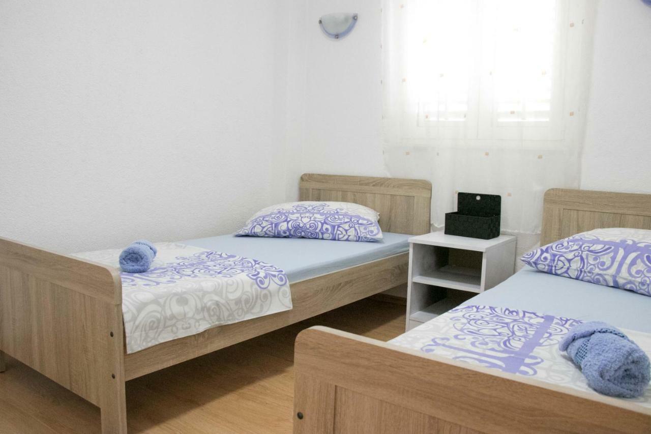 Apartment Lorena Sevid Bagian luar foto